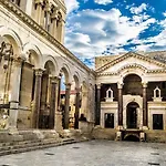 Luce דירה *